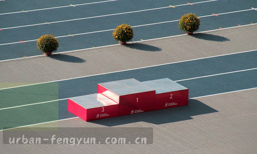 红黄牌事件沿比赛时间轴排列的简洁信息图